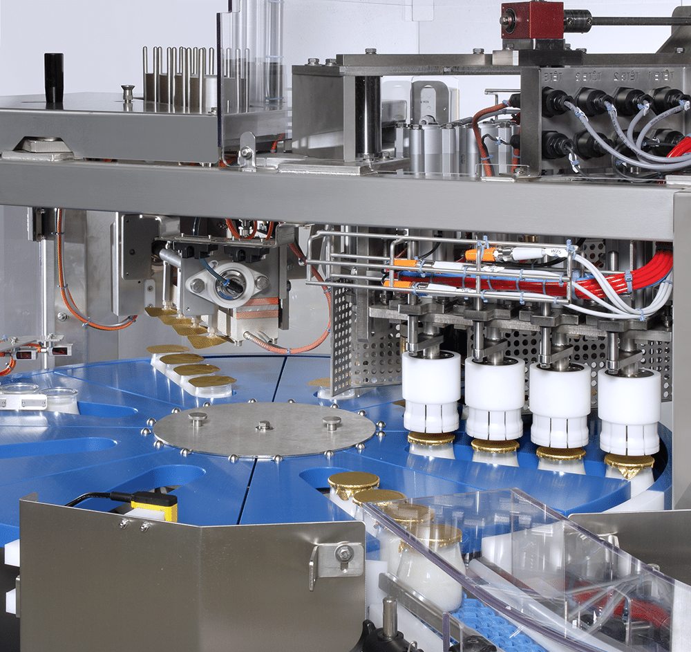 RMC 840 yoghurt packaging machine