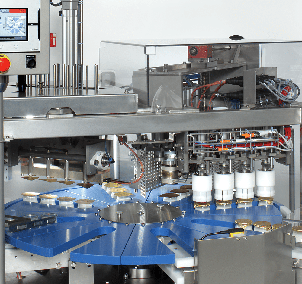 RMC 840 yoghurt packaging machine